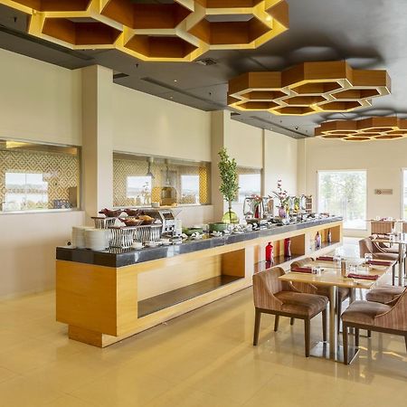 Hotel Naveen Lakeside Hubli Ngoại thất bức ảnh