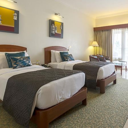Hotel Naveen Lakeside Hubli Ngoại thất bức ảnh