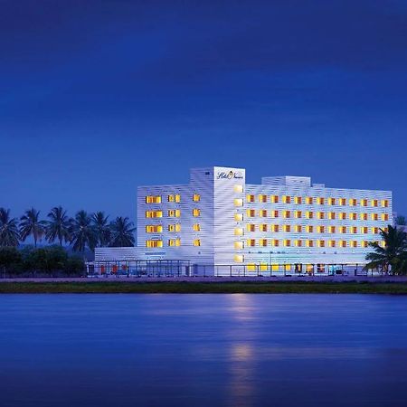 Hotel Naveen Lakeside Hubli Ngoại thất bức ảnh