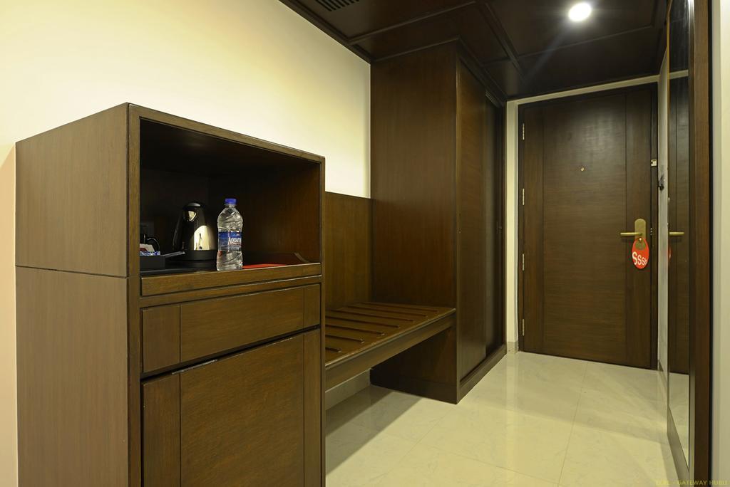 Hotel Naveen Lakeside Hubli Ngoại thất bức ảnh