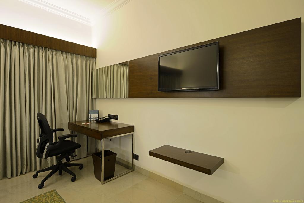 Hotel Naveen Lakeside Hubli Ngoại thất bức ảnh