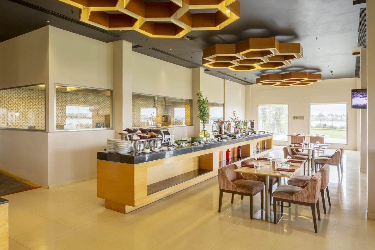 Hotel Naveen Lakeside Hubli Ngoại thất bức ảnh