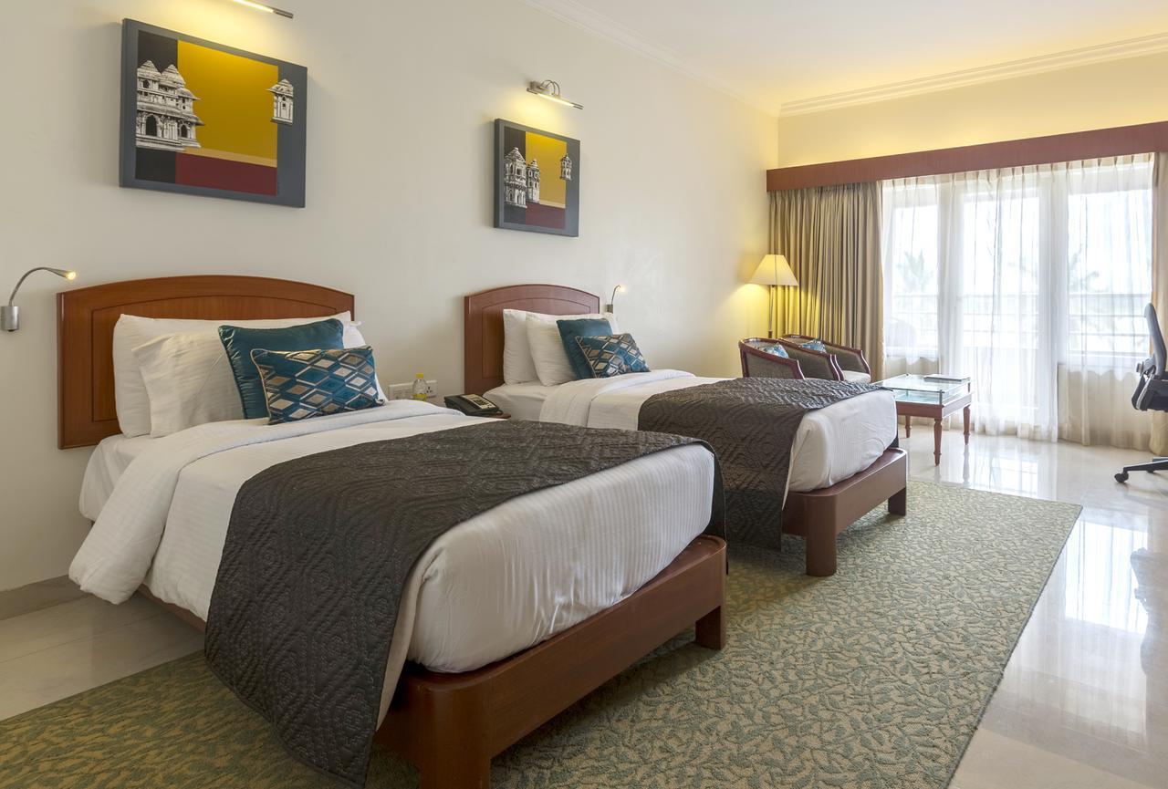 Hotel Naveen Lakeside Hubli Ngoại thất bức ảnh