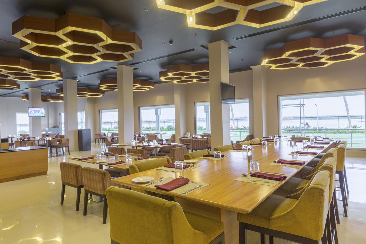Hotel Naveen Lakeside Hubli Ngoại thất bức ảnh