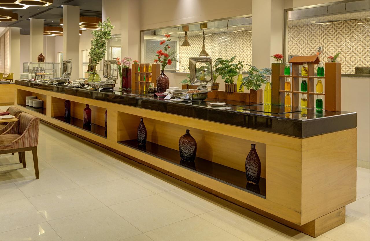 Hotel Naveen Lakeside Hubli Ngoại thất bức ảnh