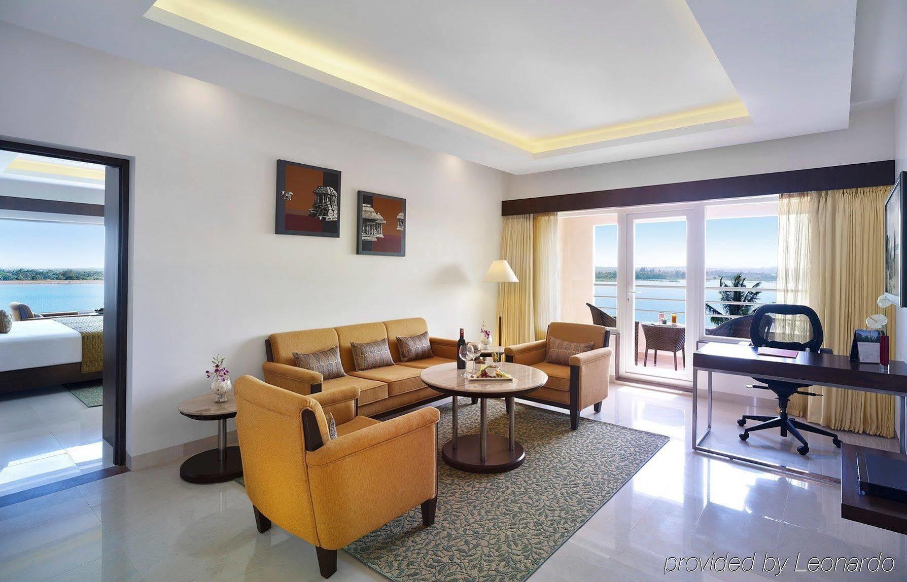 Hotel Naveen Lakeside Hubli Ngoại thất bức ảnh