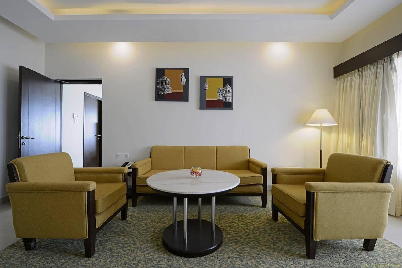 Hotel Naveen Lakeside Hubli Ngoại thất bức ảnh