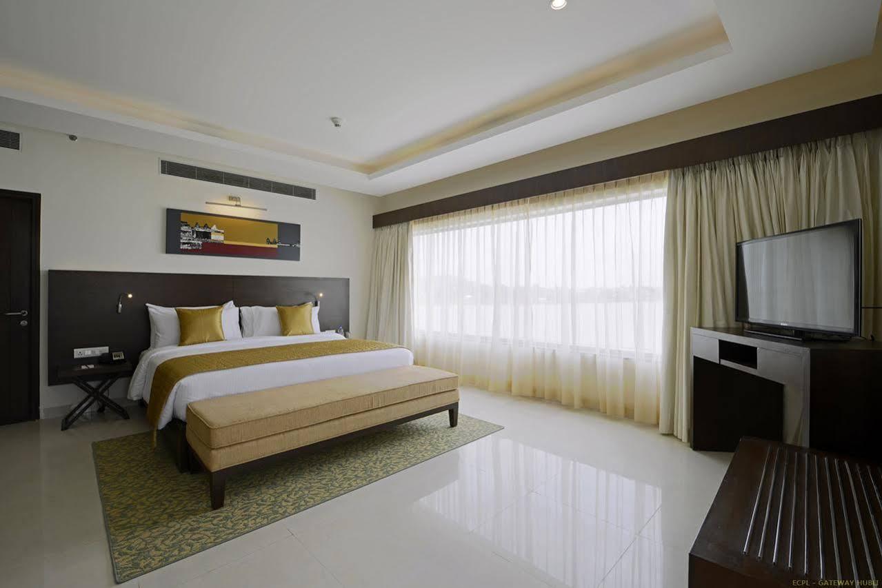 Hotel Naveen Lakeside Hubli Ngoại thất bức ảnh