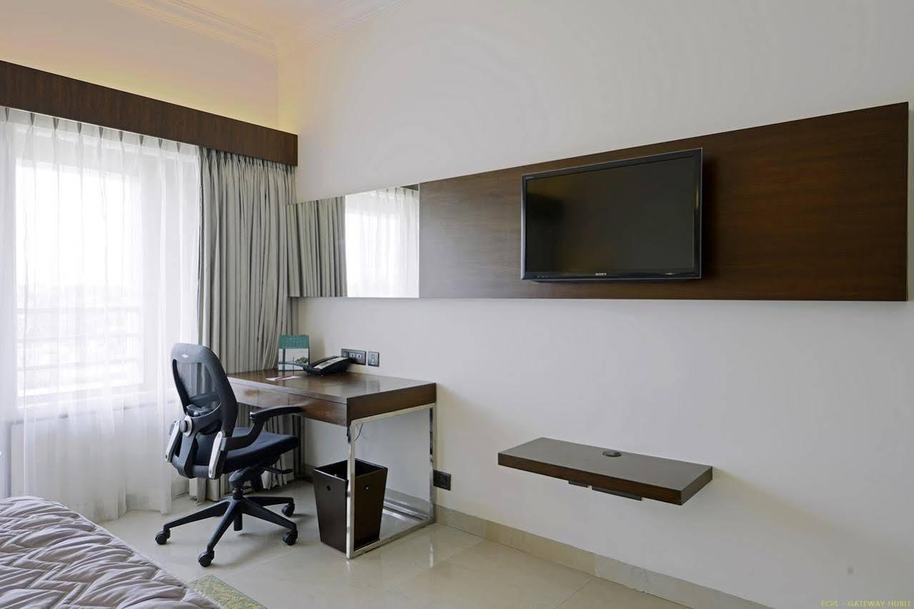 Hotel Naveen Lakeside Hubli Ngoại thất bức ảnh