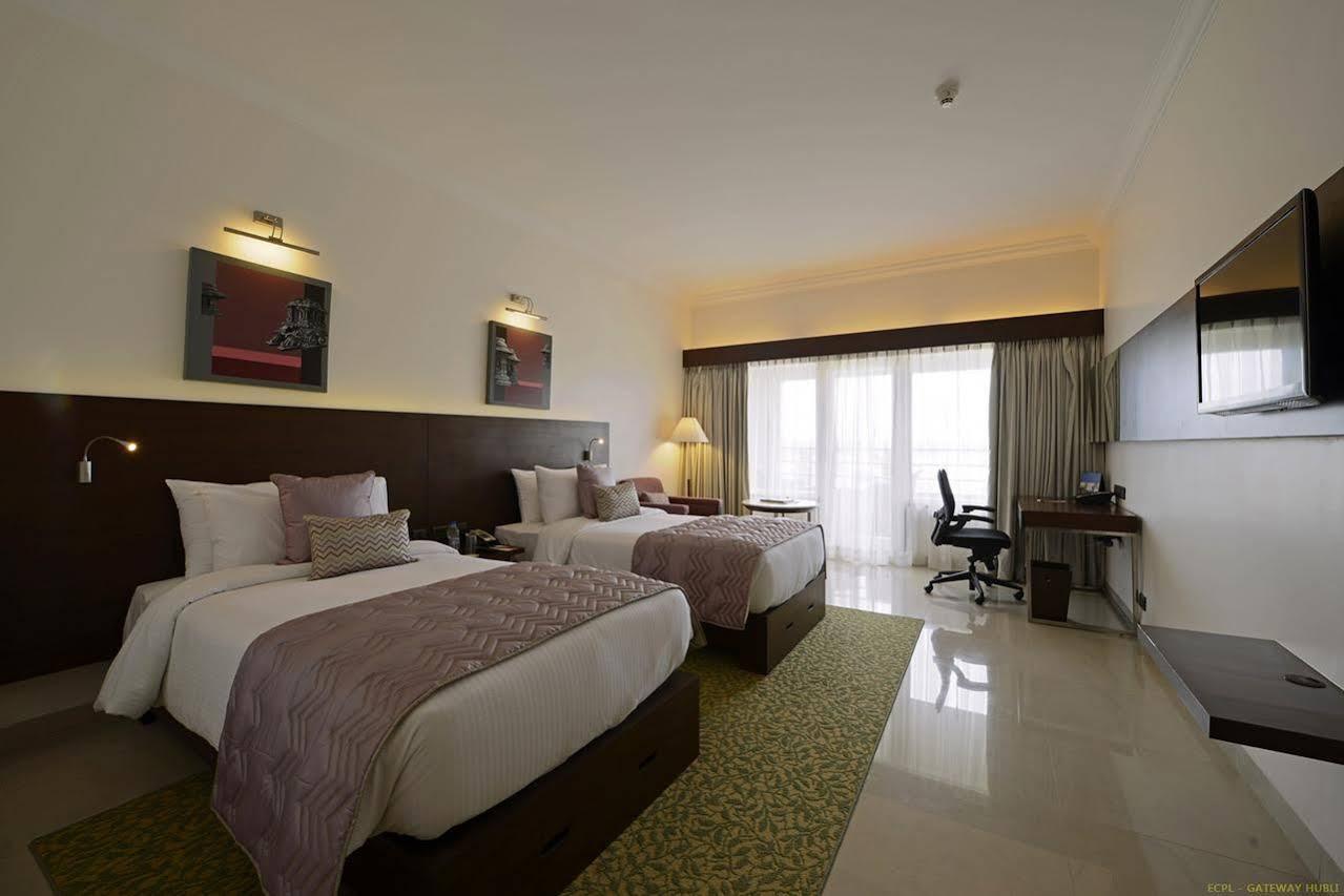 Hotel Naveen Lakeside Hubli Ngoại thất bức ảnh