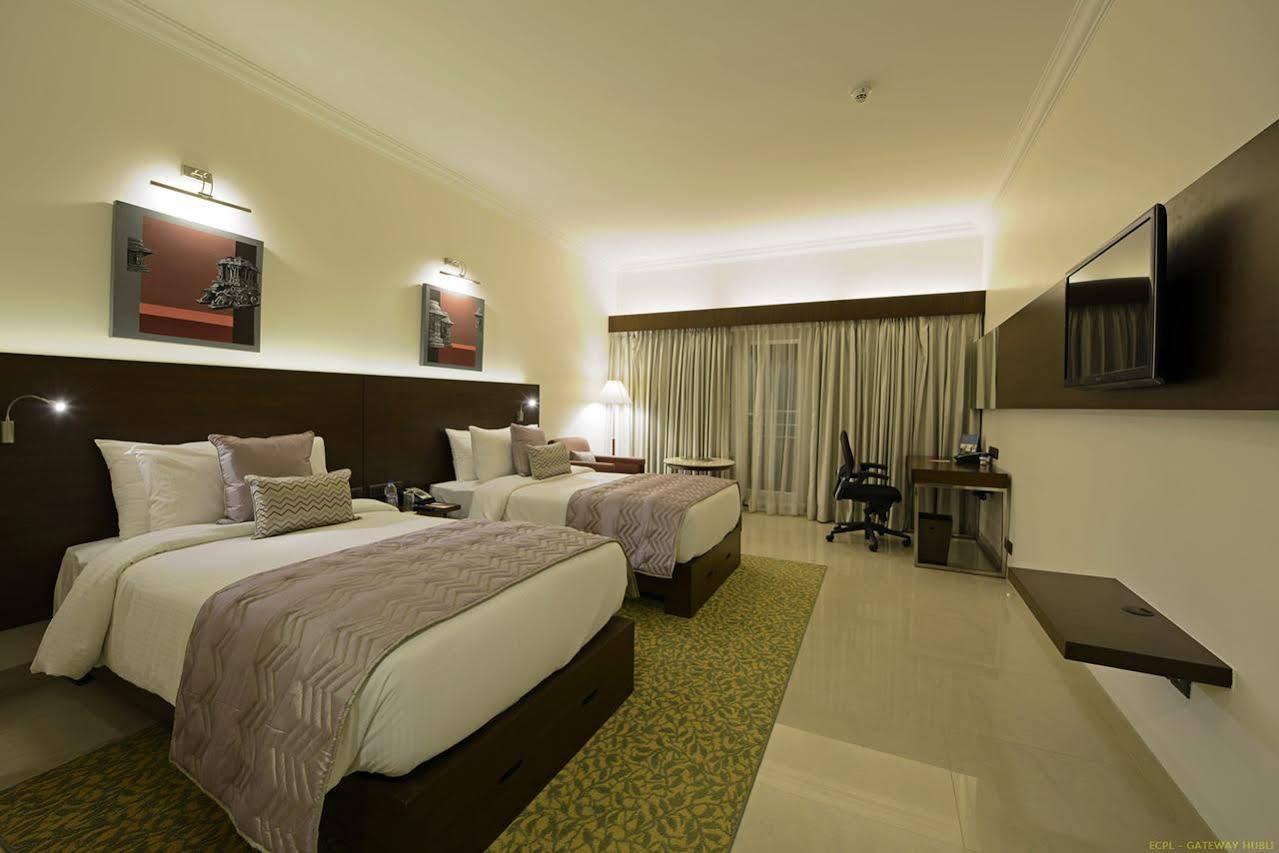 Hotel Naveen Lakeside Hubli Ngoại thất bức ảnh